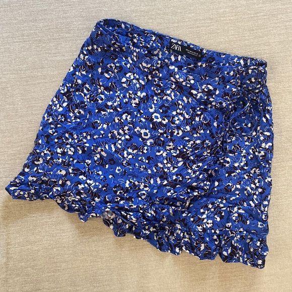 Zara Dresses & Skirts - Zara Floral Print Ruffle Wrap Sarong Mini Skirt Blue White Black Size M